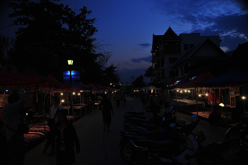 Night street apr 01 3194 night street Night market