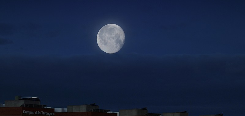 feb 19 7187 moon over valencia