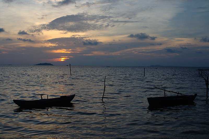 may 03 3598 fish boat sunrise