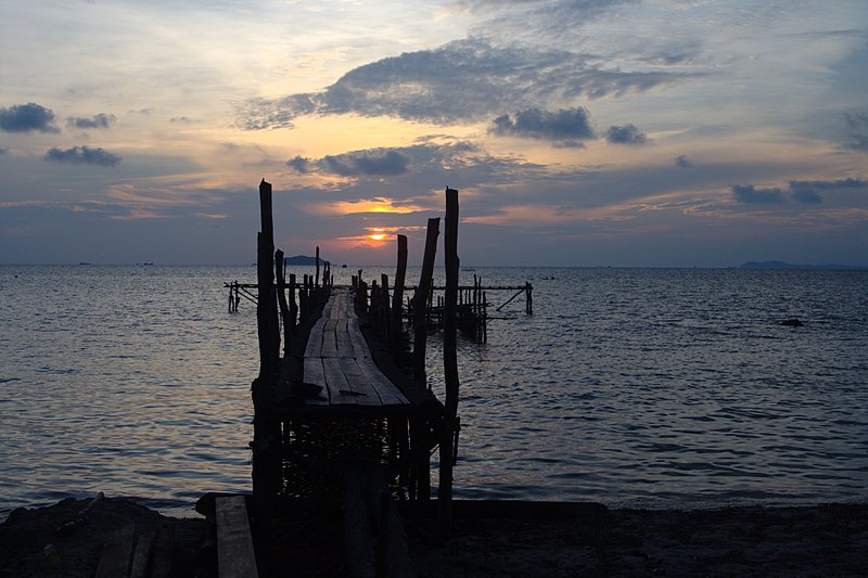 may 03 3602 pier sunrise