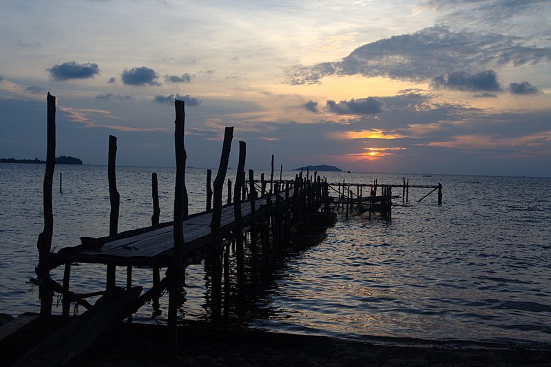 may 03 3603 pier sunrise side
